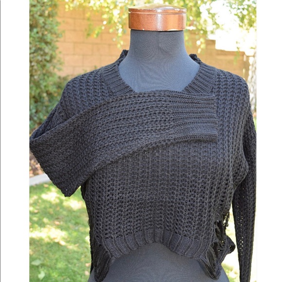 Sweaters - Crop sweater